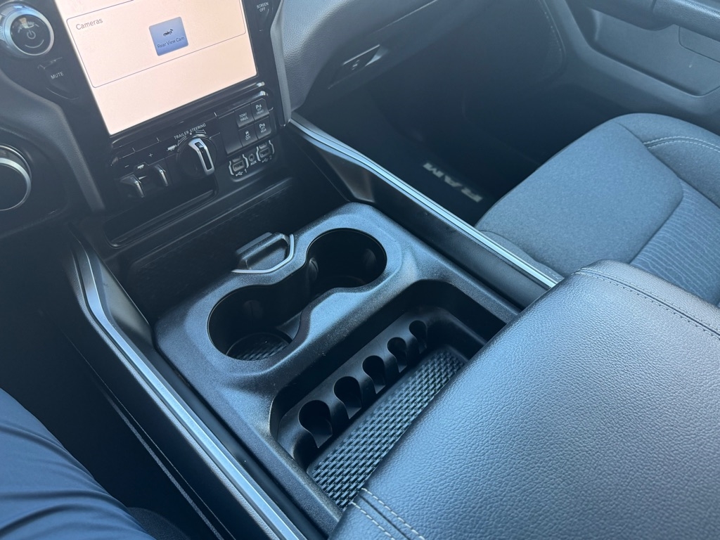 RAM 1500 Big Horn Crew Cab SWB 4WD 2024