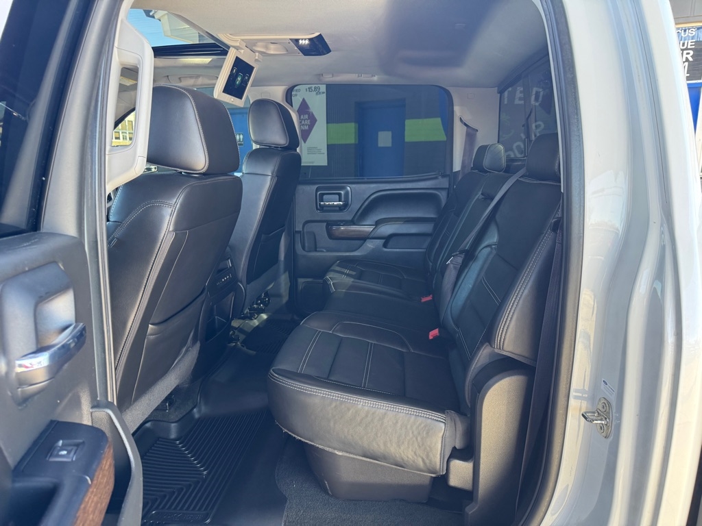 GMC Sierra 1500 Denali Crew Cab Long Box 4WD 2017