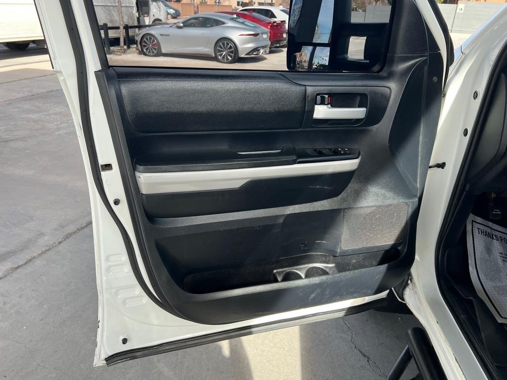 Toyota Tundra SR5 5.7L V8 FFV CrewMax 4WD 2018