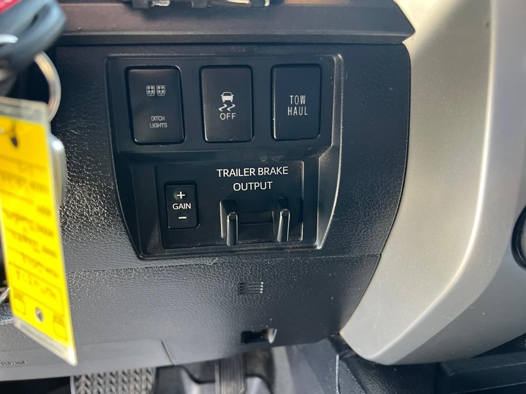 Toyota Tundra SR5 5.7L V8 FFV CrewMax 4WD 2018