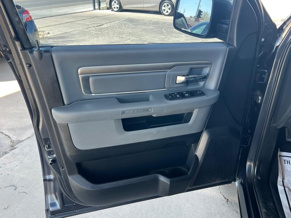 RAM 1500 SLT Quad Cab 2WD 2017