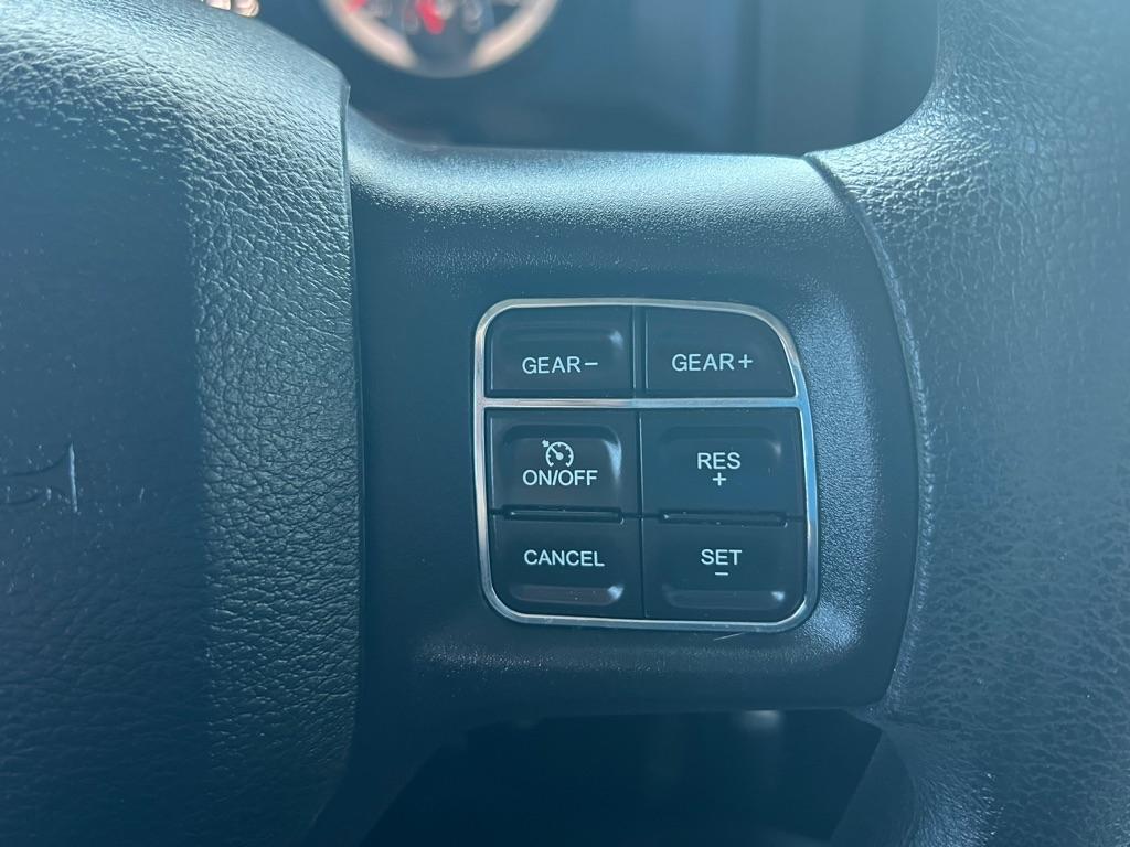 RAM 1500 SLT Quad Cab 2WD 2017