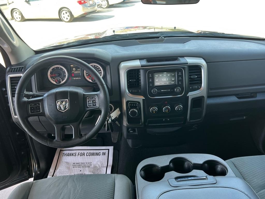 RAM 1500 SLT Quad Cab 2WD 2017