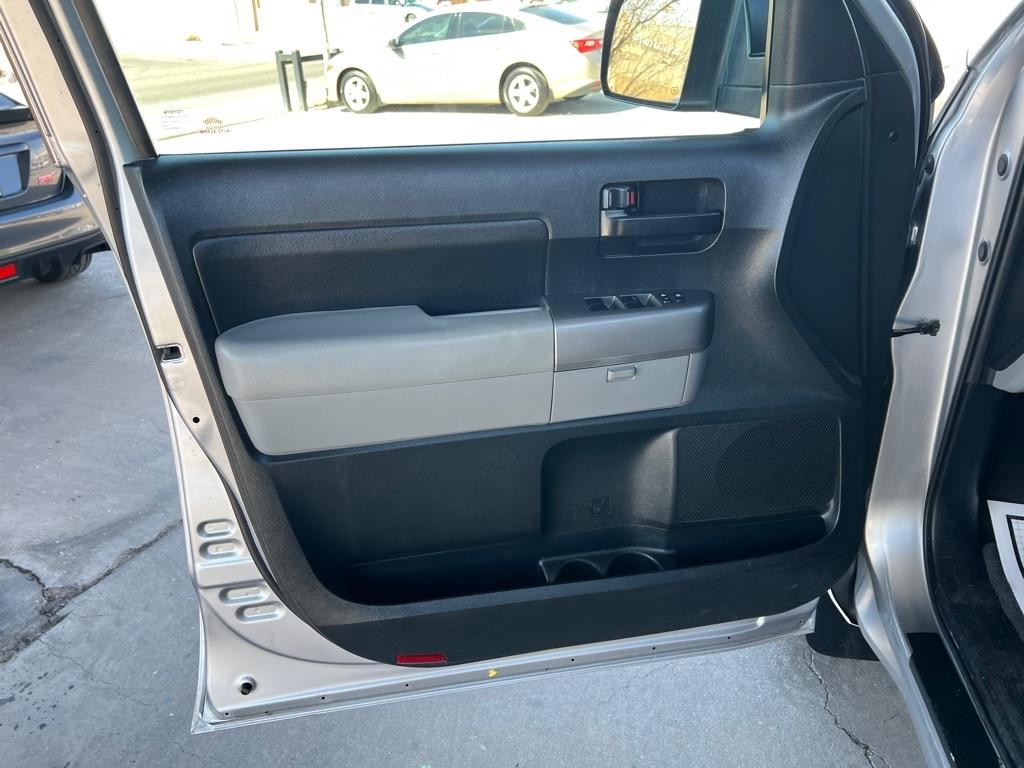 Toyota Tundra Tundra-Grade 5.7L Double Cab 4WD 2012