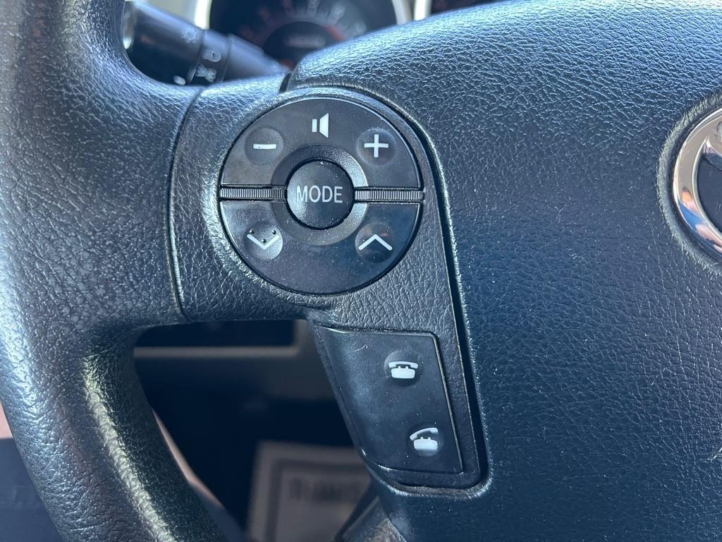 Toyota Tundra Tundra-Grade 5.7L Double Cab 4WD 2012