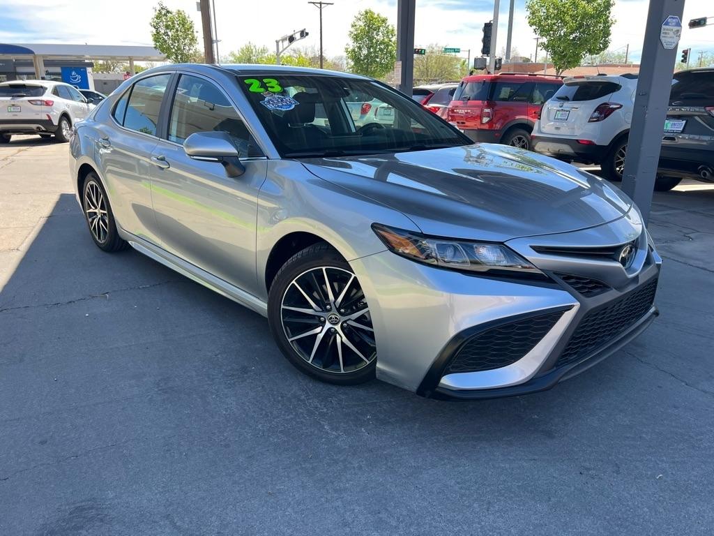 Toyota Camry SE 2023