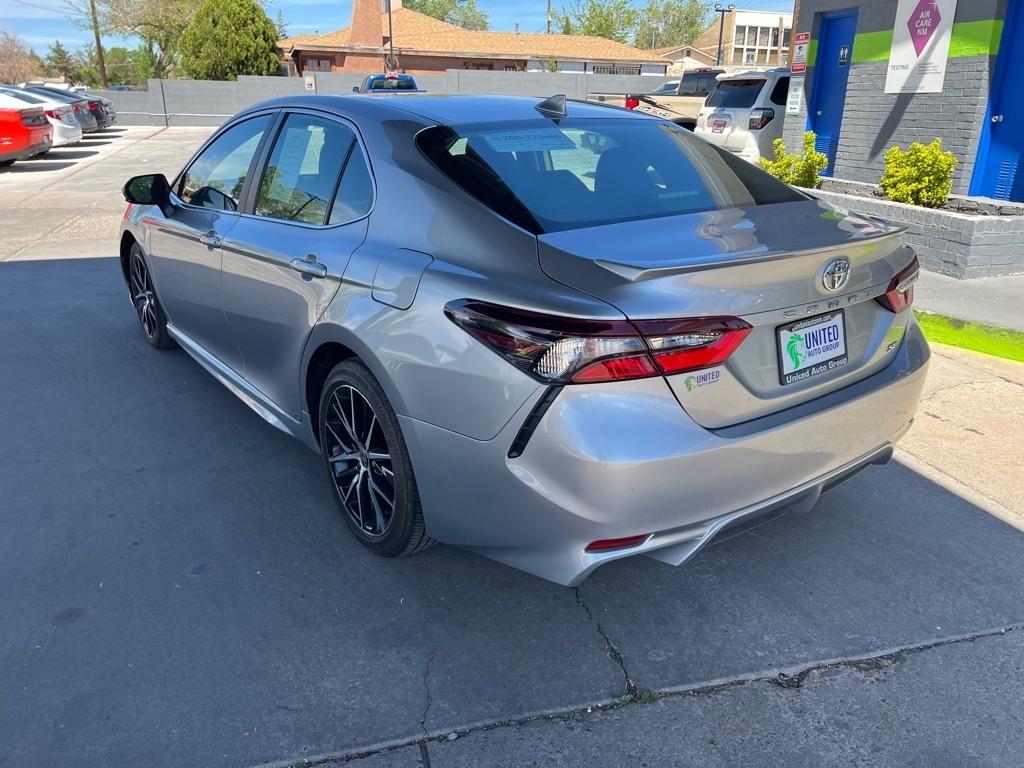 Toyota Camry SE 2023