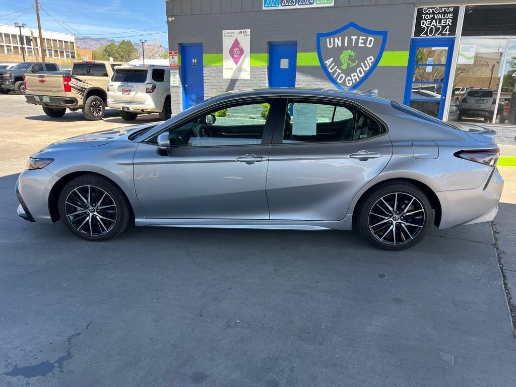 Toyota Camry SE 2023