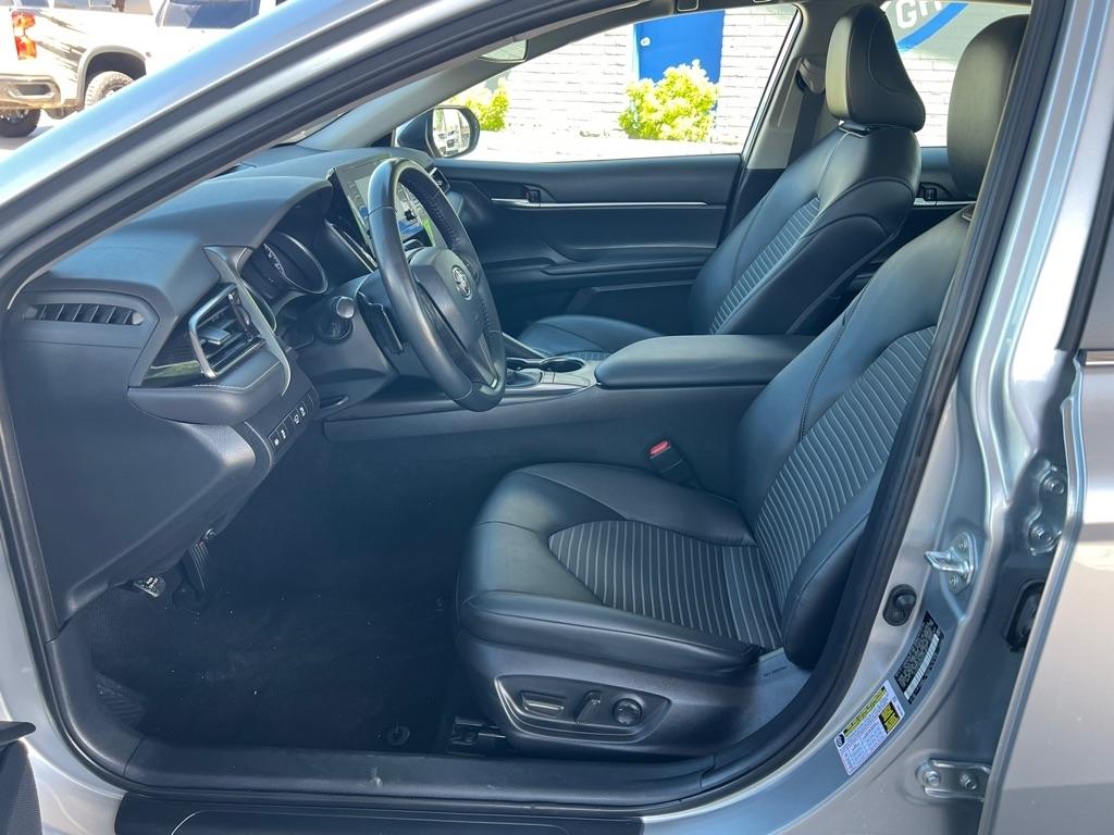 Toyota Camry SE 2023