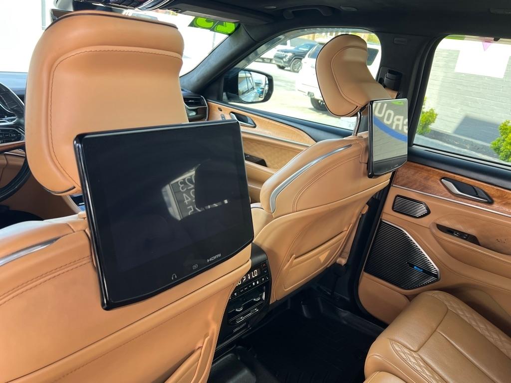 Jeep Grand Cherokee L Summit 4WD 2023