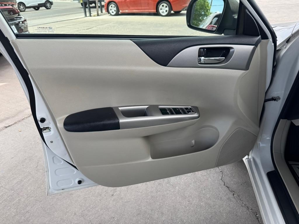 Subaru Impreza 2.5i 5-door 2010