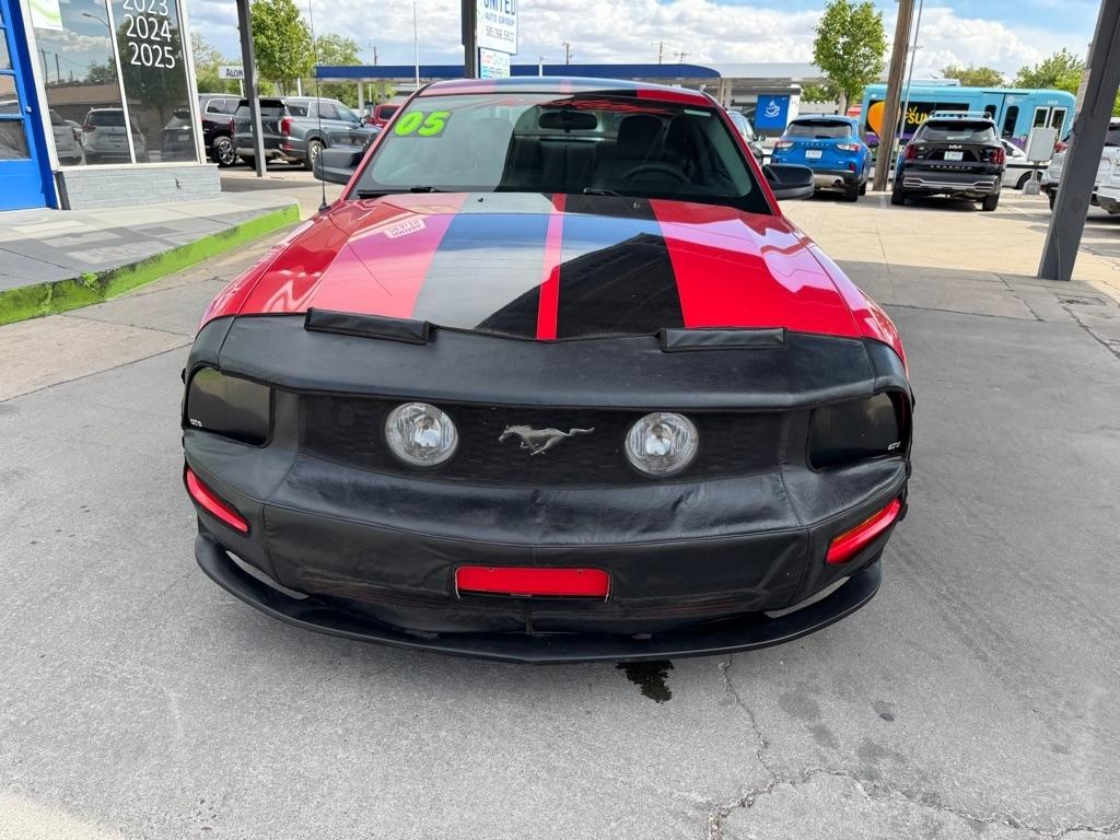 Ford Mustang V6 Deluxe Coupe 2005