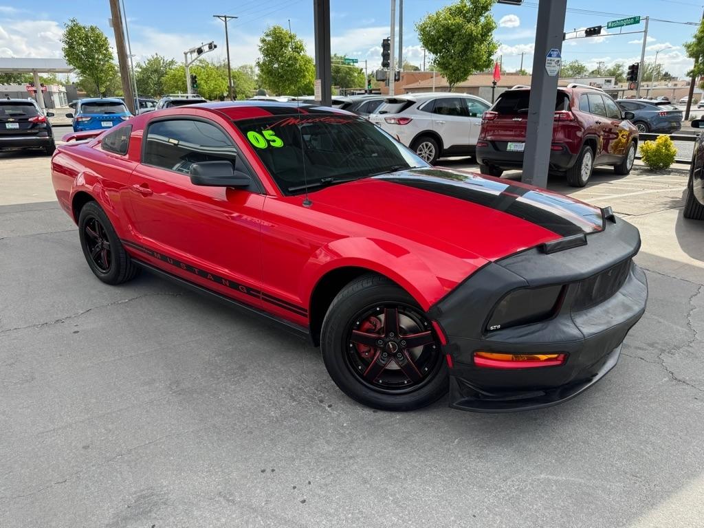 Ford Mustang V6 Deluxe Coupe 2005