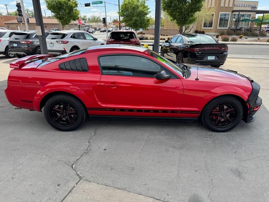 Ford Mustang V6 Deluxe Coupe 2005
