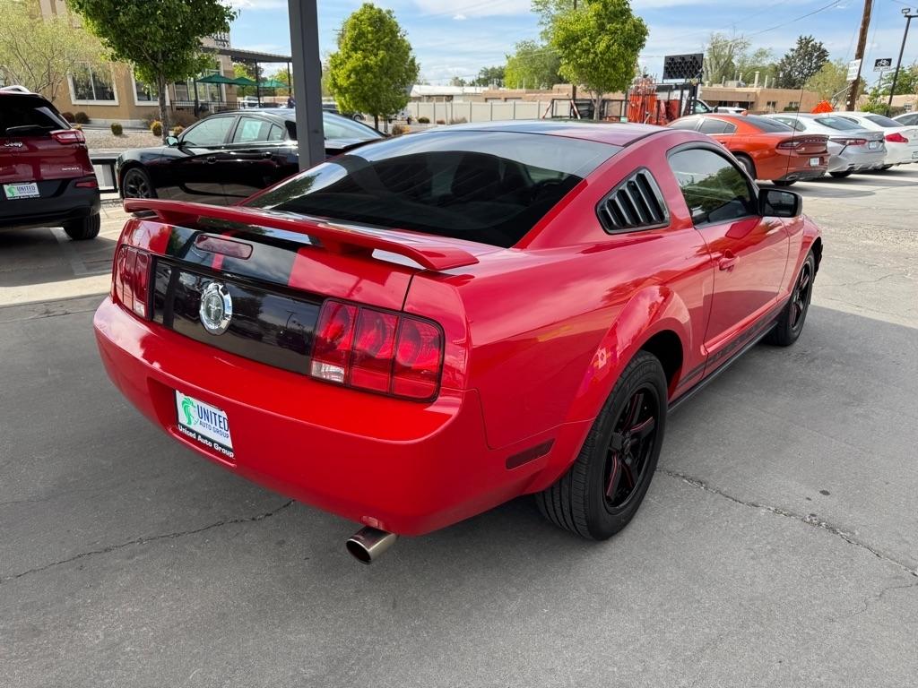 Ford Mustang V6 Deluxe Coupe 2005
