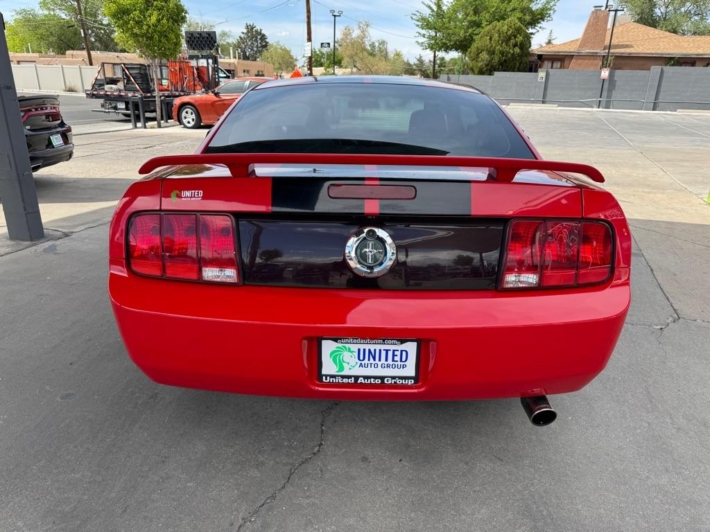 Ford Mustang V6 Deluxe Coupe 2005