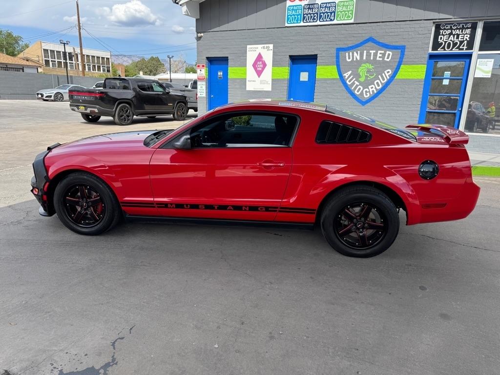 Ford Mustang V6 Deluxe Coupe 2005
