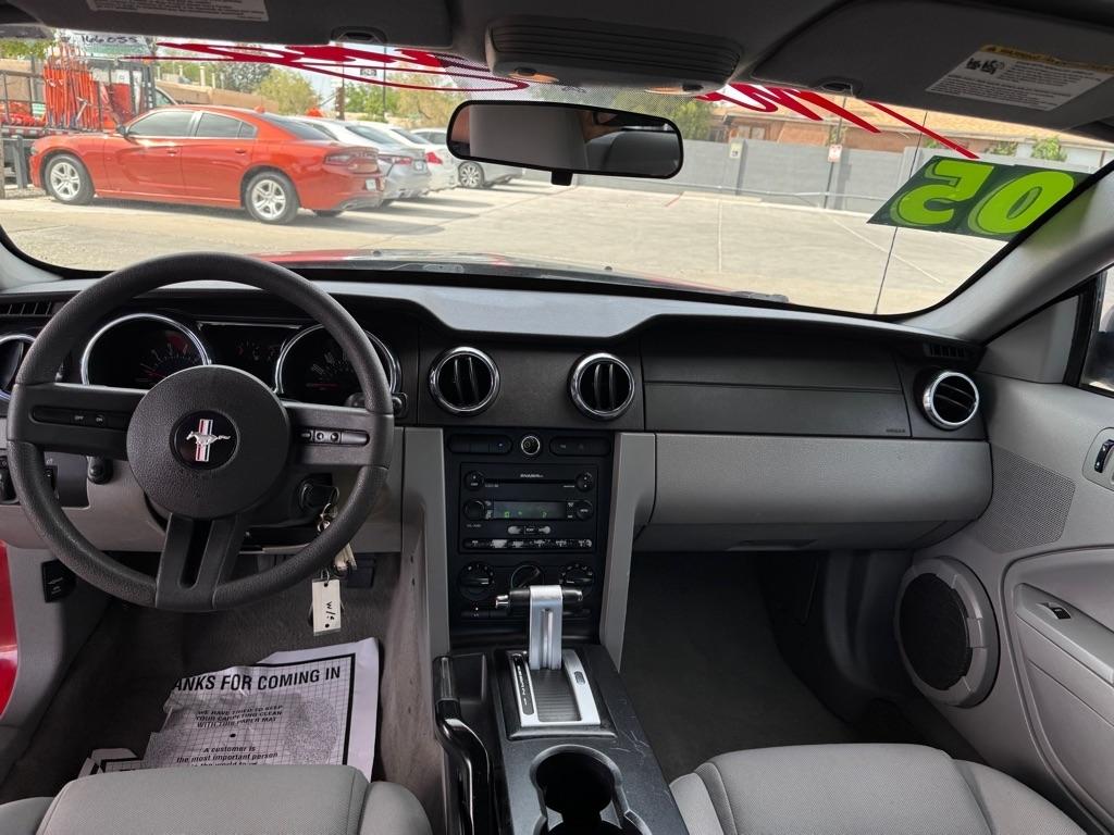 Ford Mustang V6 Deluxe Coupe 2005