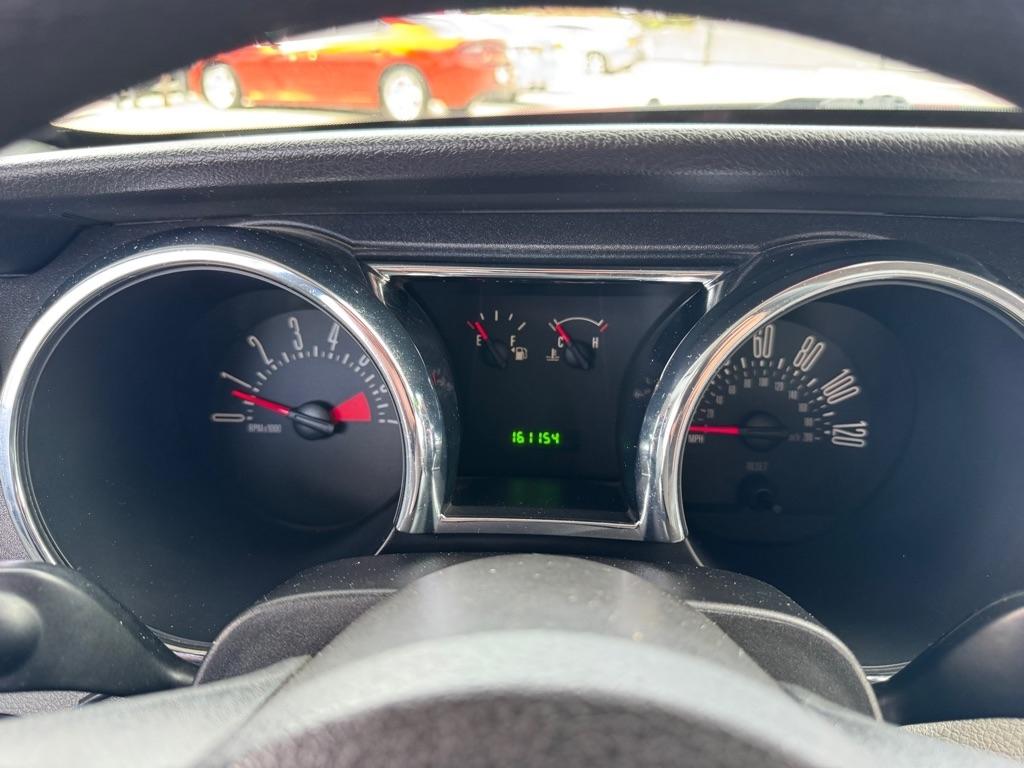 Ford Mustang V6 Deluxe Coupe 2005