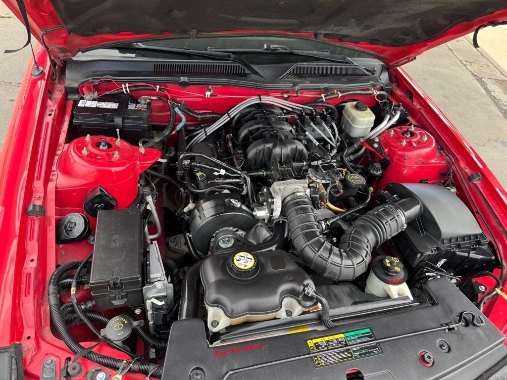 Ford Mustang V6 Deluxe Coupe 2005