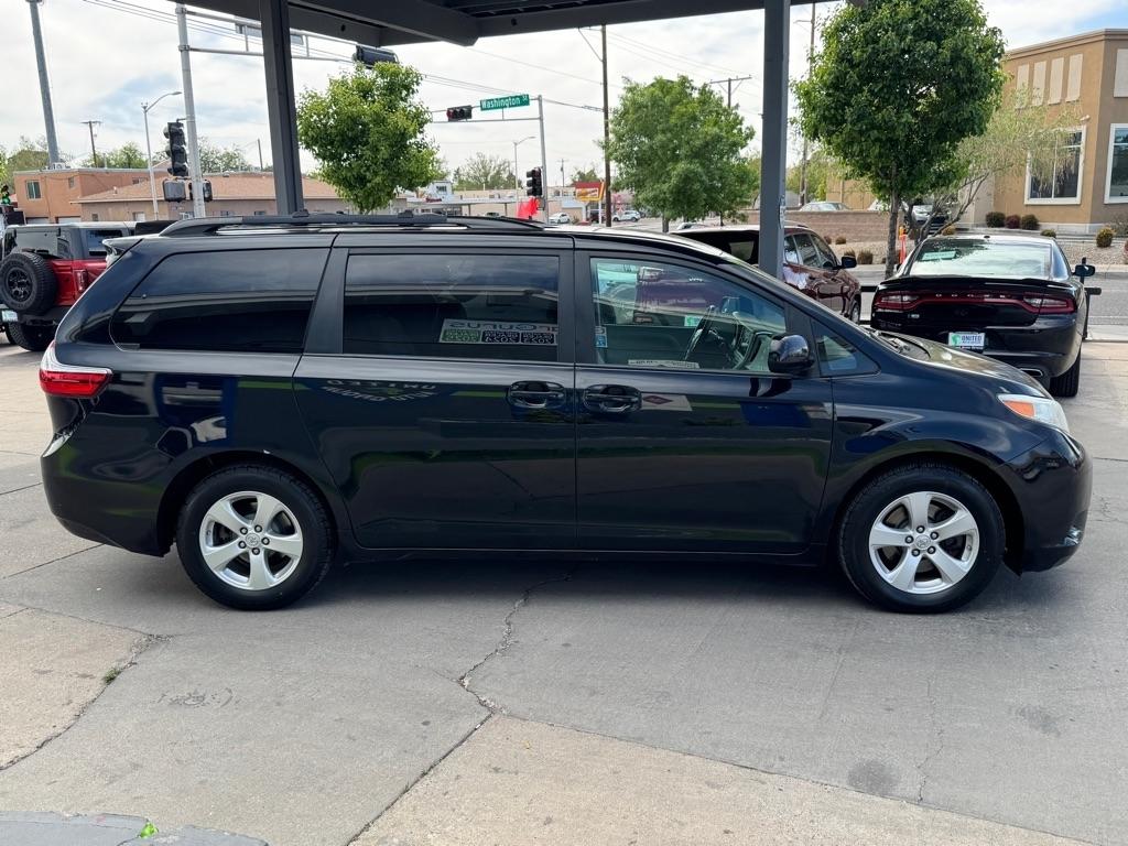 Toyota Sienna LE 8-Passenger 2017