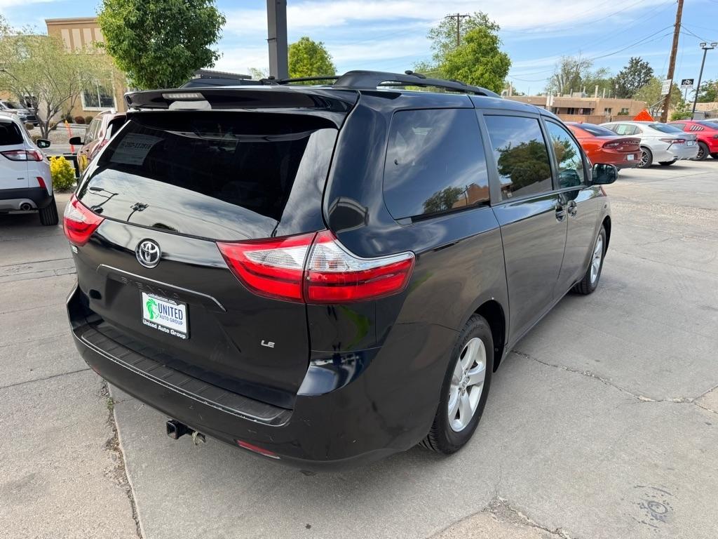 Toyota Sienna LE 8-Passenger 2017