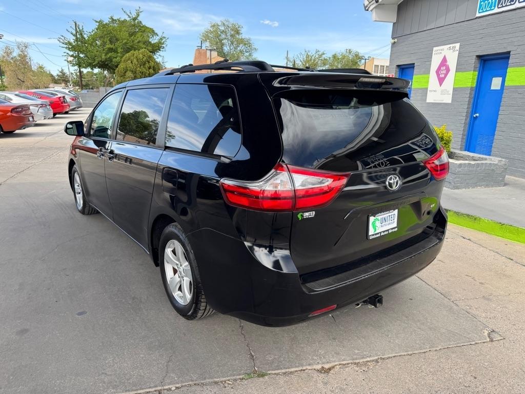 Toyota Sienna LE 8-Passenger 2017