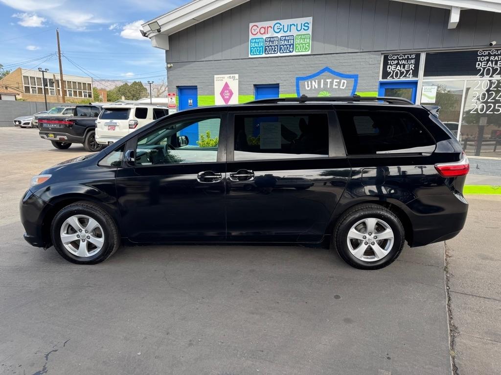 Toyota Sienna LE 8-Passenger 2017