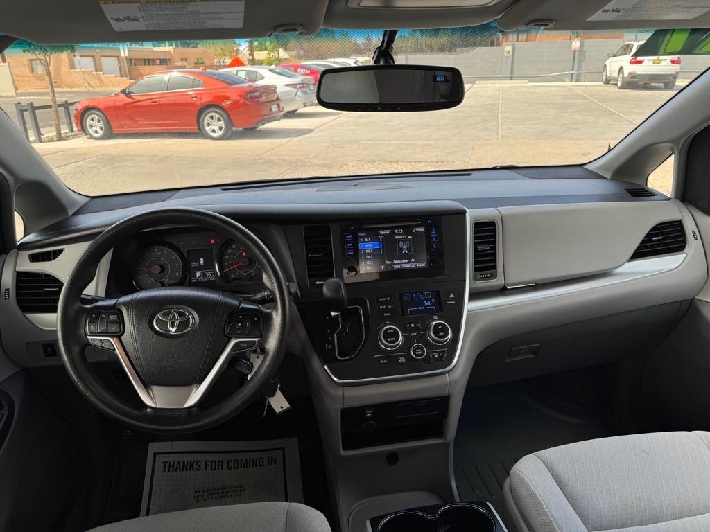 Toyota Sienna LE 8-Passenger 2017