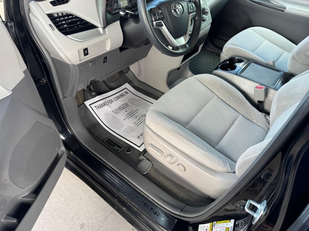 Toyota Sienna LE 8-Passenger 2017