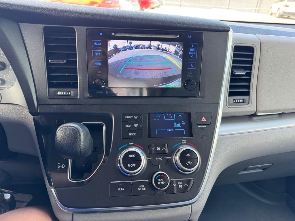 Toyota Sienna LE 8-Passenger 2017