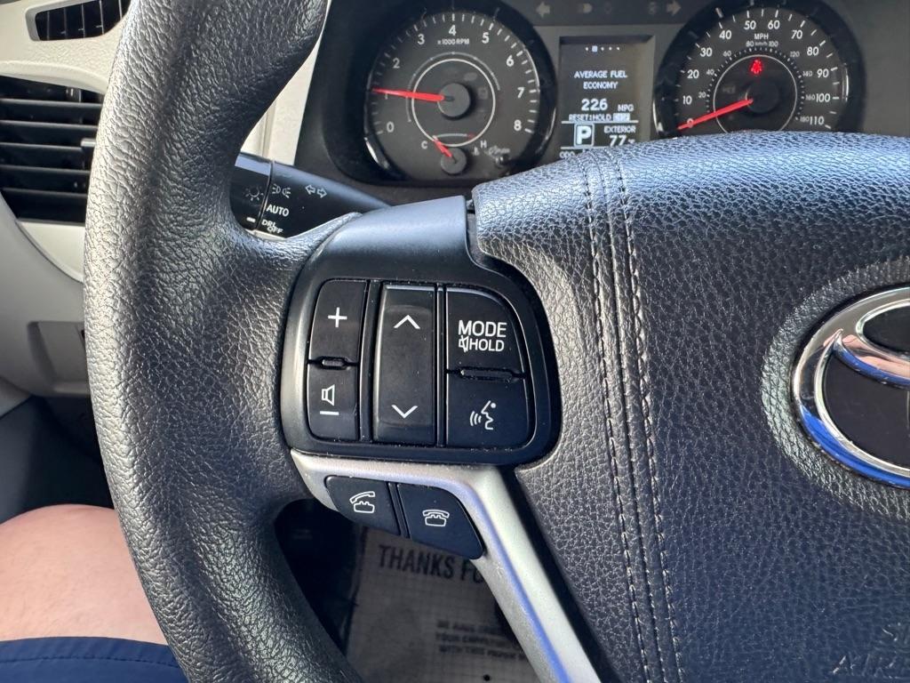 Toyota Sienna LE 8-Passenger 2017