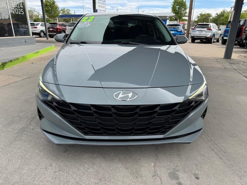 Hyundai Elantra  2022