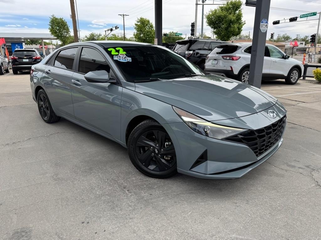 Hyundai Elantra  2022