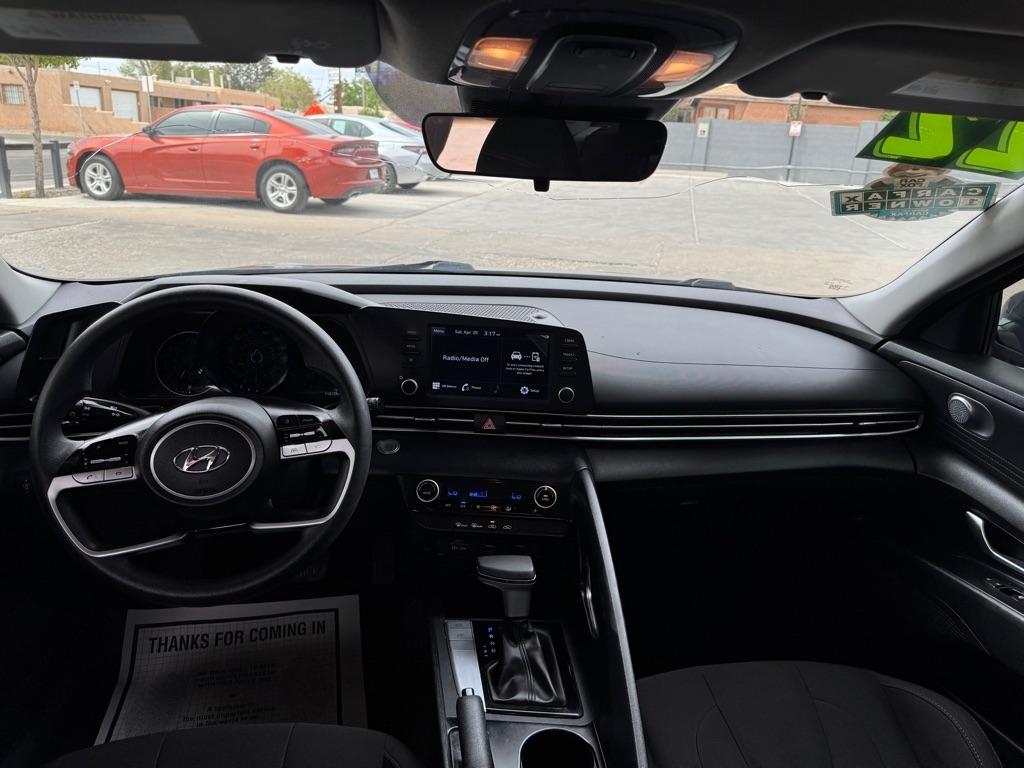 Hyundai Elantra  2022