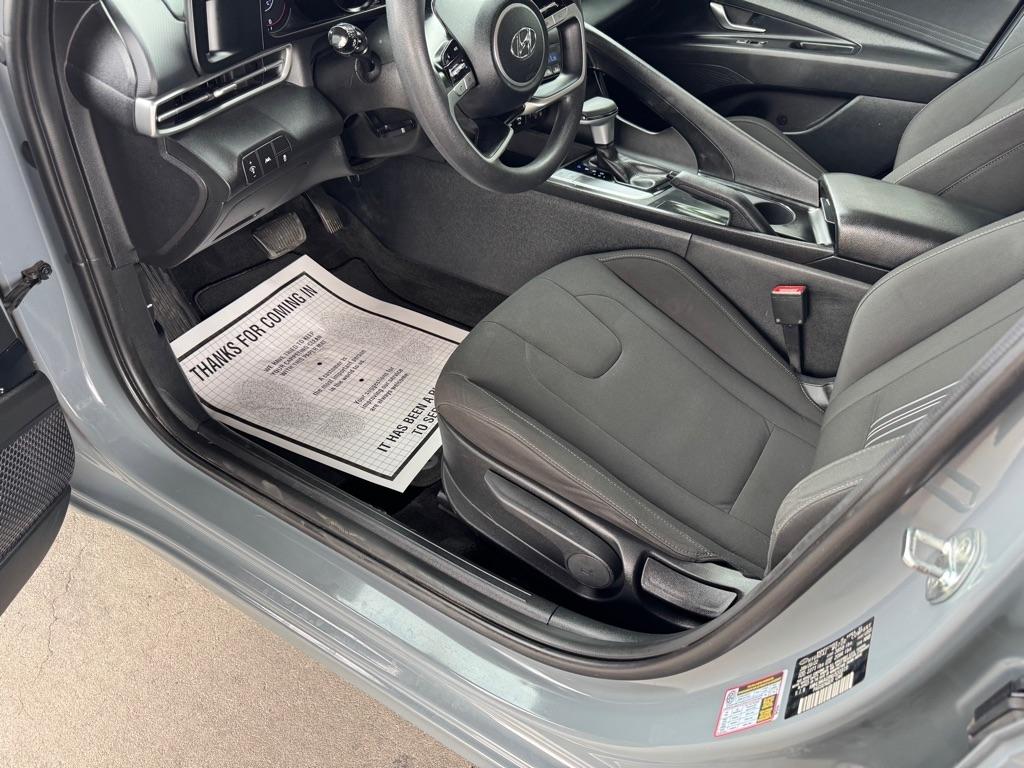 Hyundai Elantra  2022