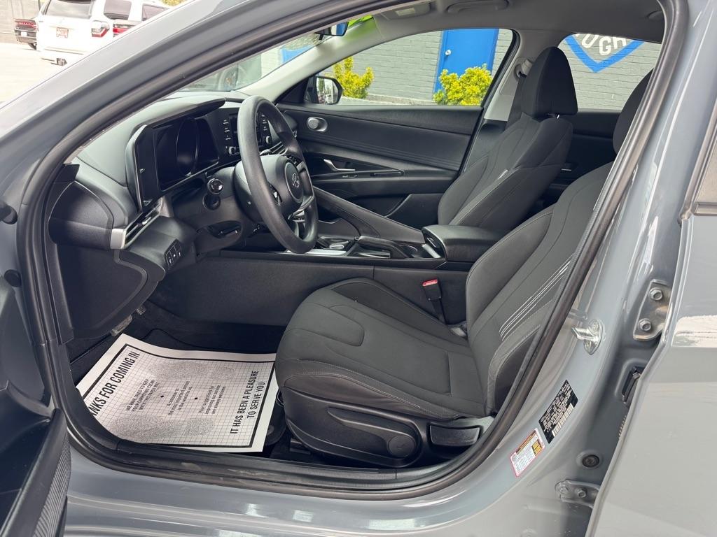 Hyundai Elantra  2022