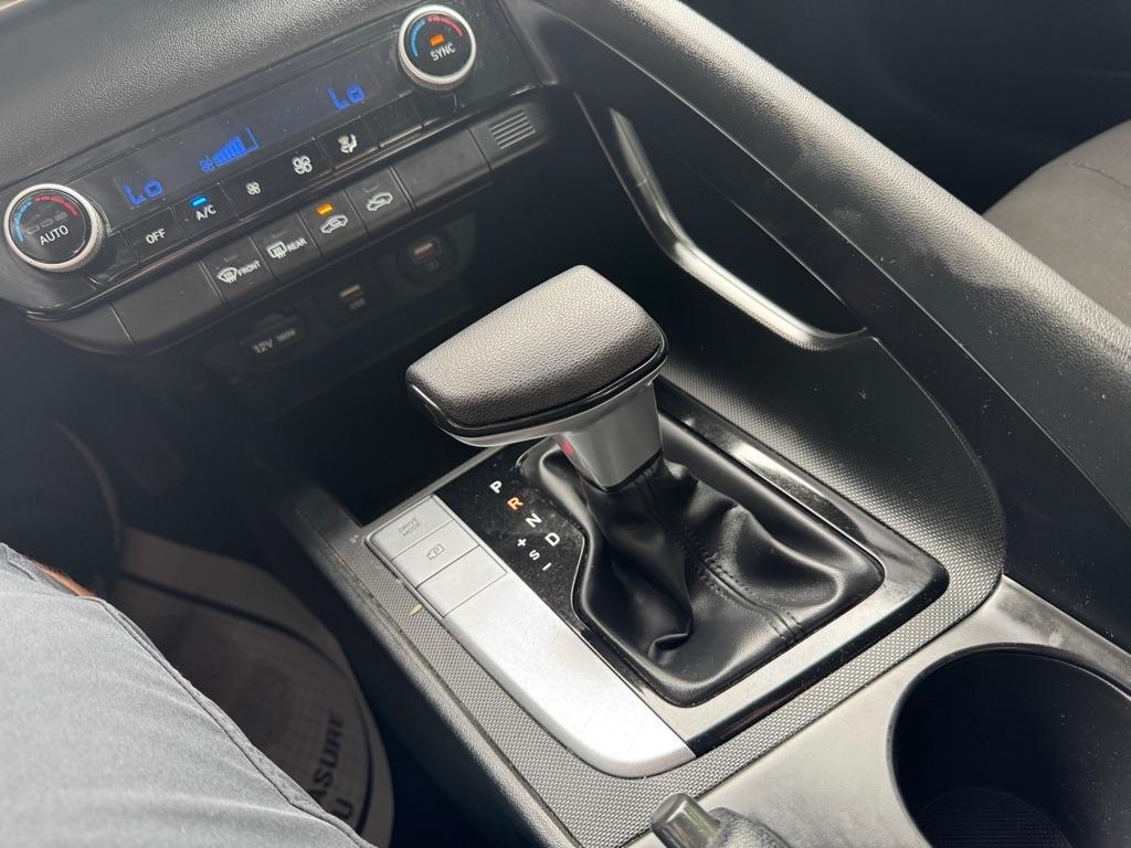 Hyundai Elantra  2022