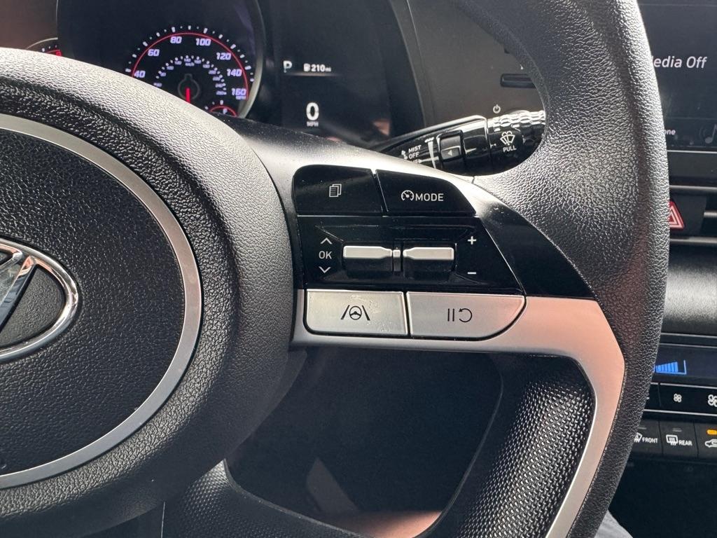 Hyundai Elantra  2022