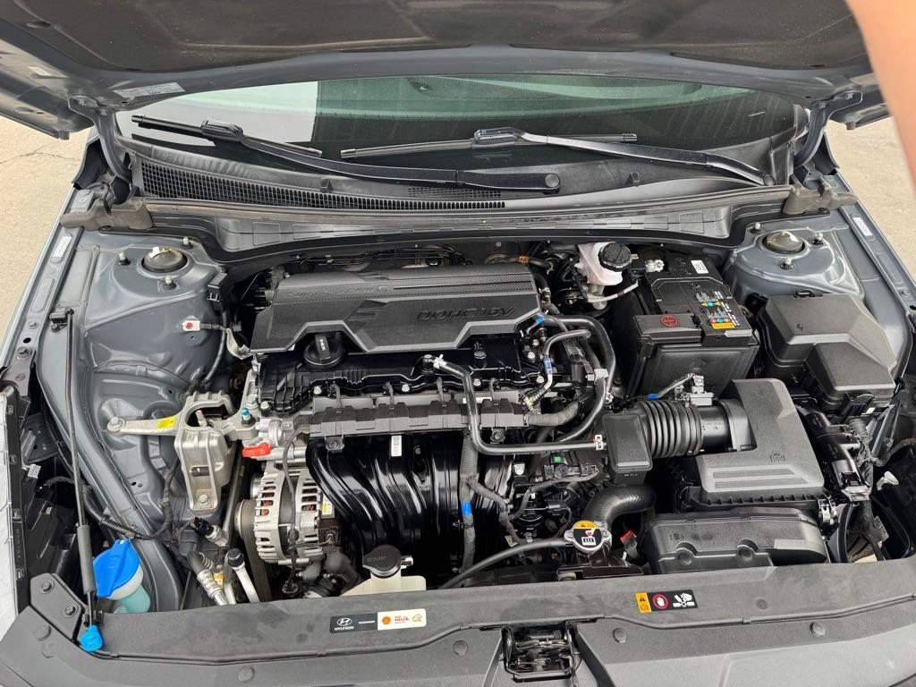 Hyundai Elantra  2022