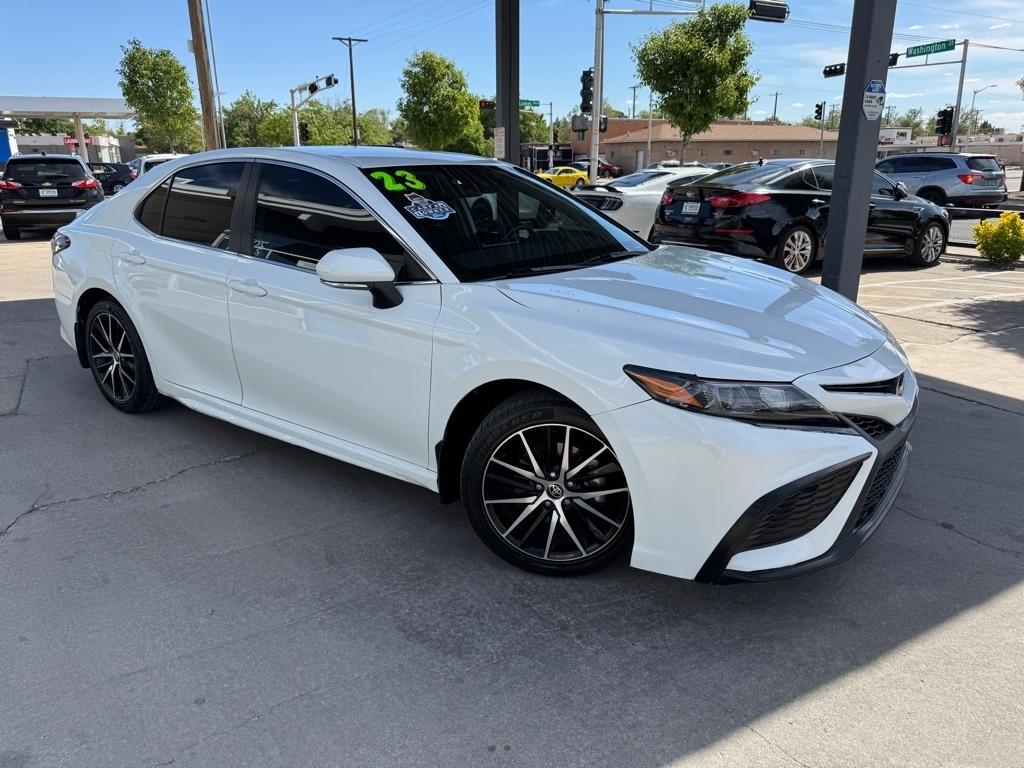 Toyota Camry SE 2023