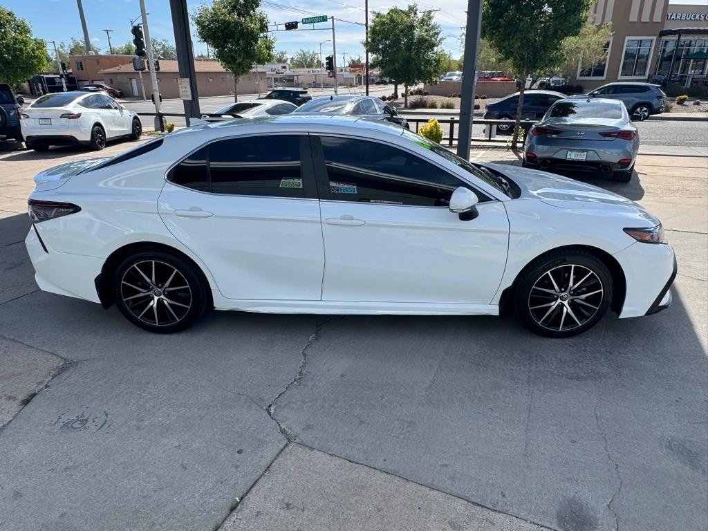 Toyota Camry SE 2023