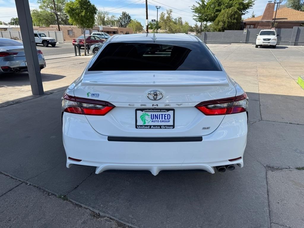 Toyota Camry SE 2023
