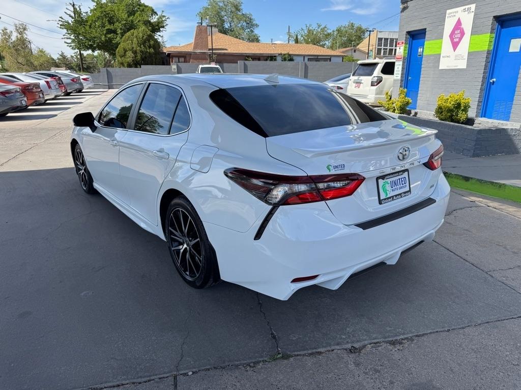 Toyota Camry SE 2023