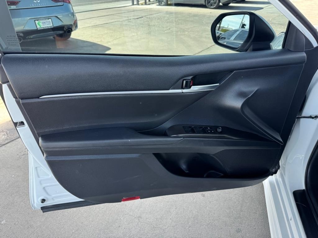 Toyota Camry SE 2023
