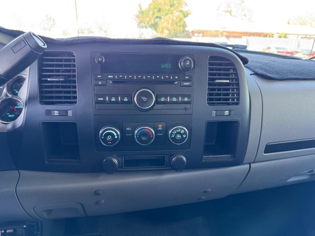 Chevrolet Silverado 2500HD Work Truck Crew Cab Std. Box 4WD 2008