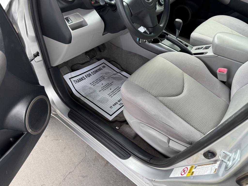 Toyota RAV4 Base V6 2WD 2007