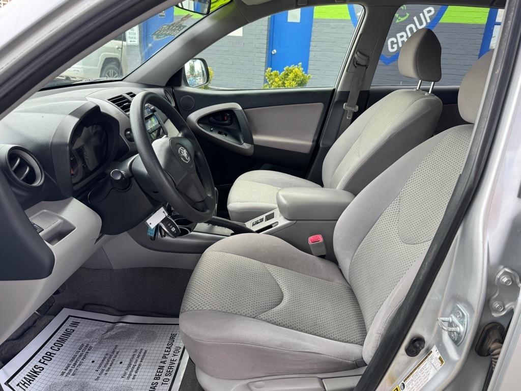 Toyota RAV4 Base V6 2WD 2007