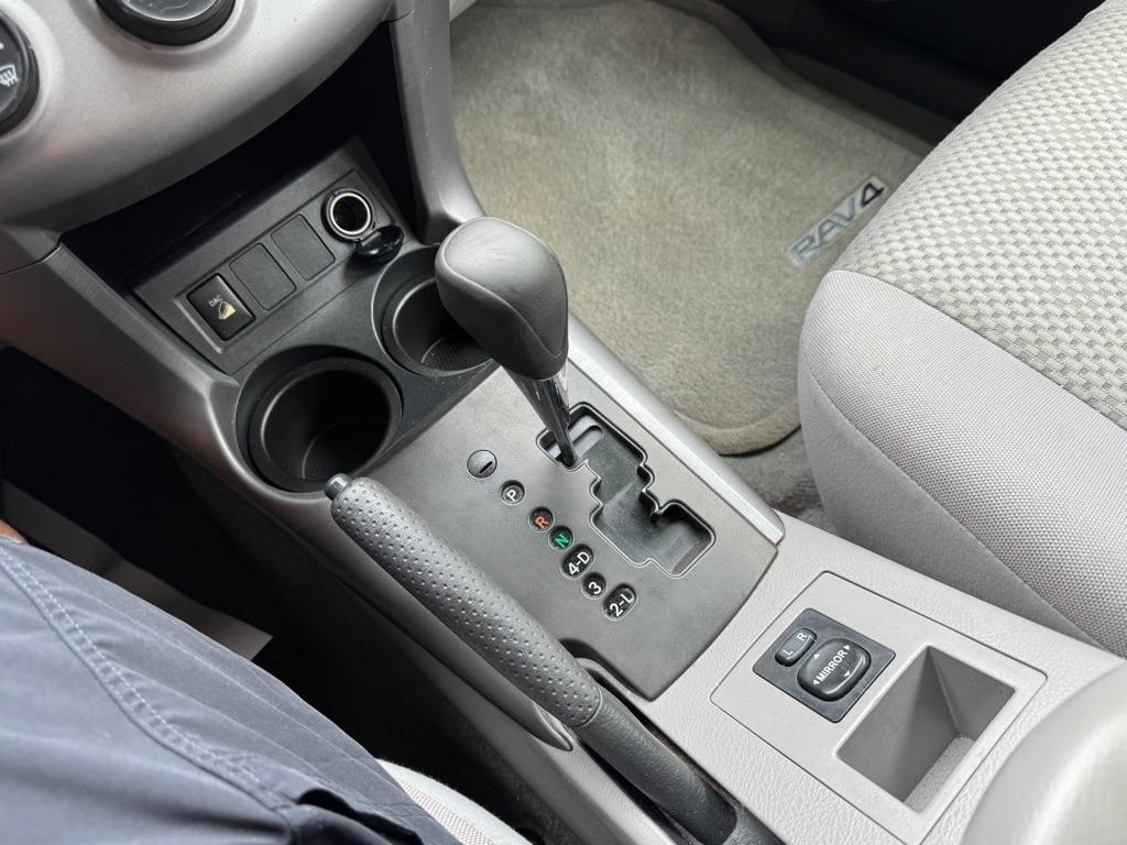 Toyota RAV4 Base V6 2WD 2007