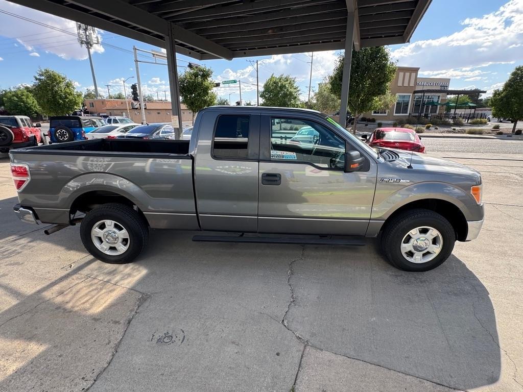 Ford F-150 XL SuperCab 8-ft. Bed 2WD 2012